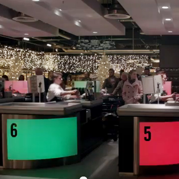 This Made our Day: Supermarket Cashiers Surprise Patrons with a Christmas Carol