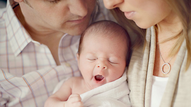 18 Ways A New Dad Can Help After Mom Gives Birth