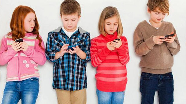 5 Strategies to Control Your Child's Use of Handheld Devices 