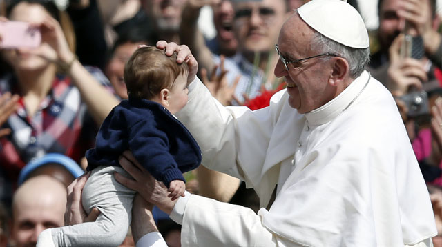 Pope Francis Reportedly Performs Healing Miracles on Kids, Infertile Couple