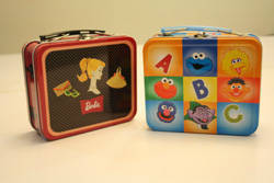lunchboxes ng Barbie at Sesame Street 