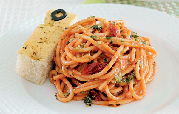 Tomato and Pesto Pasta