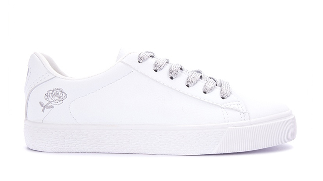 white sports shoes under 500