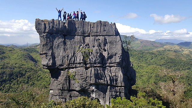 tourist spot close to manila