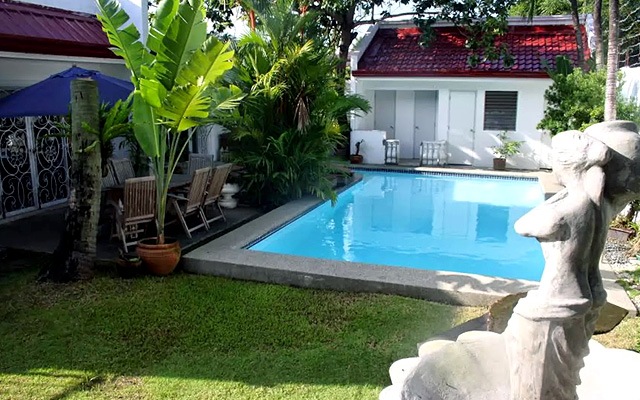 airbnb with private pool near me