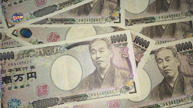 Japanese Woman Gives Away Money in Cagayan de Oro