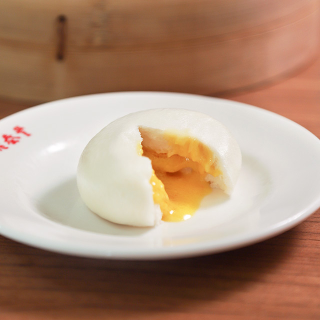 Din Tai Fung Golden Lava Salted Egg Yolk Bun