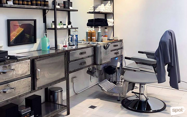 face shaving salon another barbershop