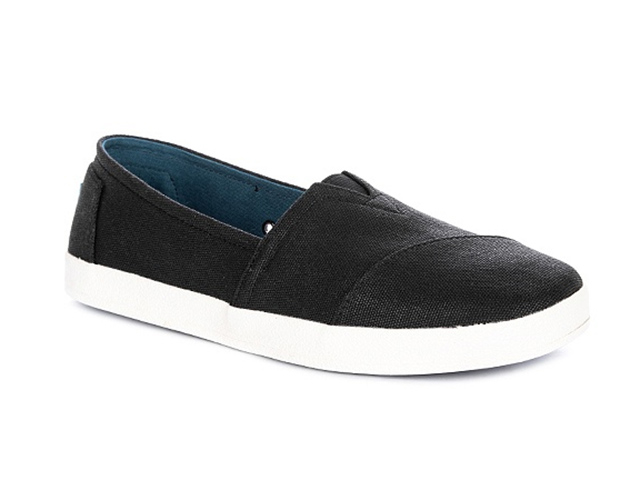 TOMS Buy-One-Take-One Promo at Ayala Malls The 30th