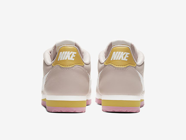 tanque error Superficial The Latest Nike Cortez Features a Nude Exterior With Pink Accents