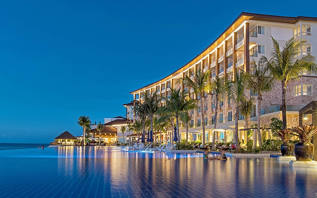 Luxurious Resort in Philippines: Dusit Thani Mactan