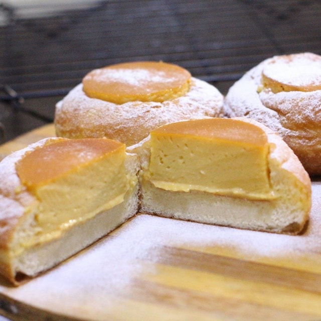 leche flan donuts: Gourmet Cravings