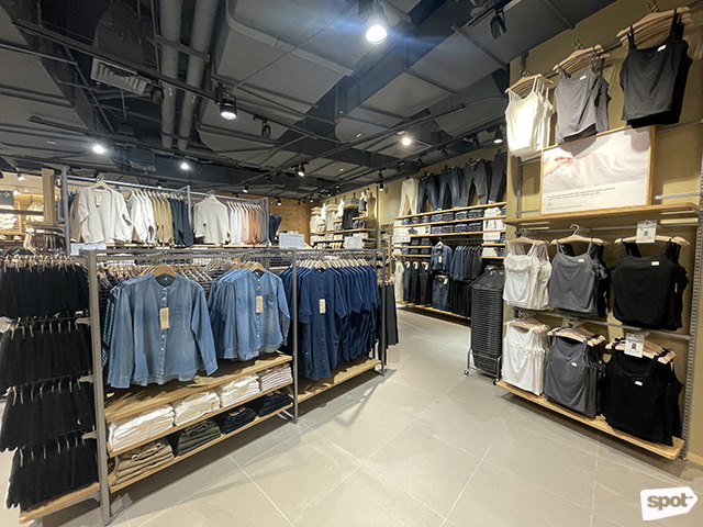You'll spot basics and wardrobes essentials in a variety of neutral tones as soon as you walk in at the Muji store in Shangri-la Plaza