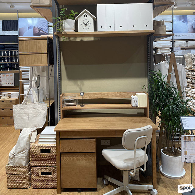 MUJI's gorgeous work desk and office chair—we're obsessed with the #aesthetic setup