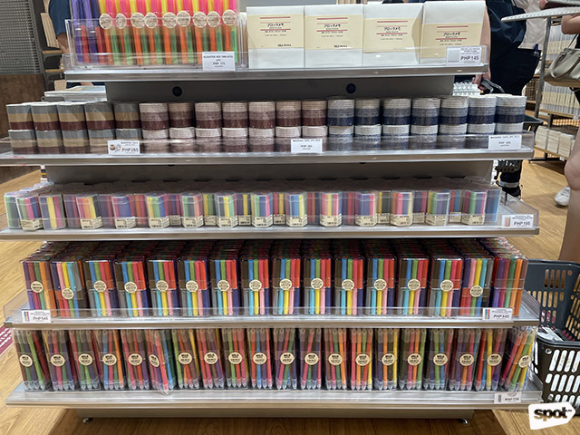 MUJI got lots of colorful pens, pencils, markers,highlighters and more perfect for taking notes or even doodling