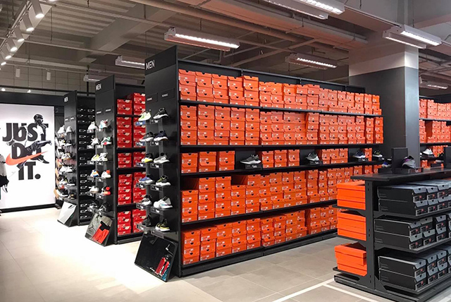 Periodiek getuige binnen Official Photos Inside Biggest Nike Factory Store in the PH