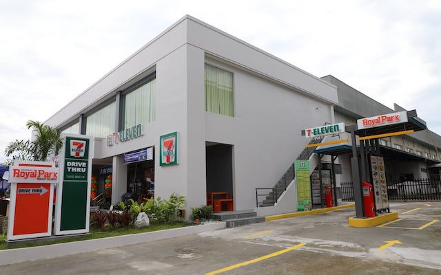 7 Eleven Opens Cool Drive Thru Store in Subic