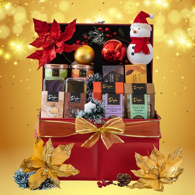 Deluxe Christmas Hamper + Other Sweet Treats from Dylan Patisserie
