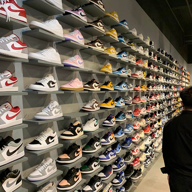 perecer más O cualquiera Sneaker Store Rhand Rhelle Opens at QC Mall: Official Photos