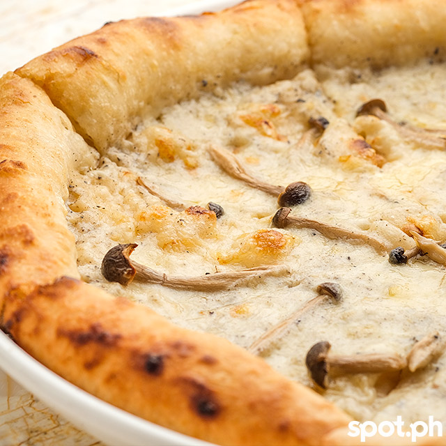 pizzulu bgc, black truffle mushroom pizza