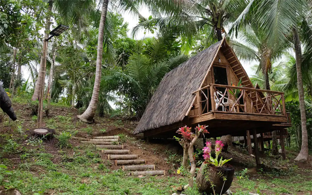 beach airbnb hut