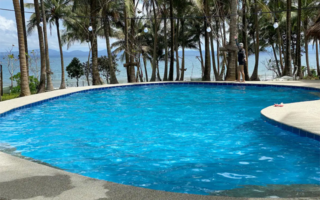 beach airbnb pool