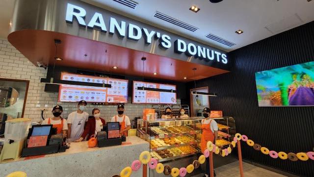 randy's donuts bgc