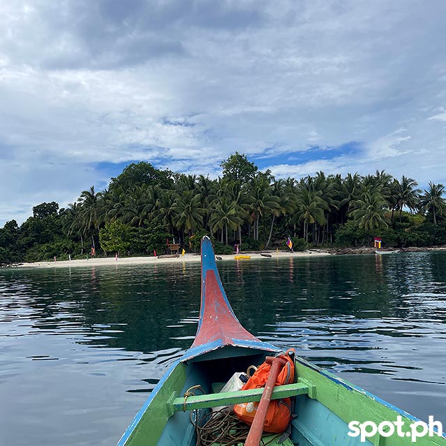 Boat approaching Bisaya-Bisaya Island