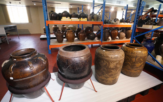 EYG Ethnographic Stoneware Resource Center