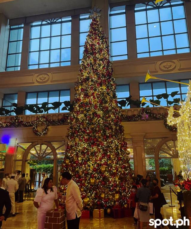 Manila Peninsula_Christmas tree