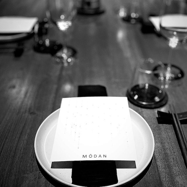modan dining table