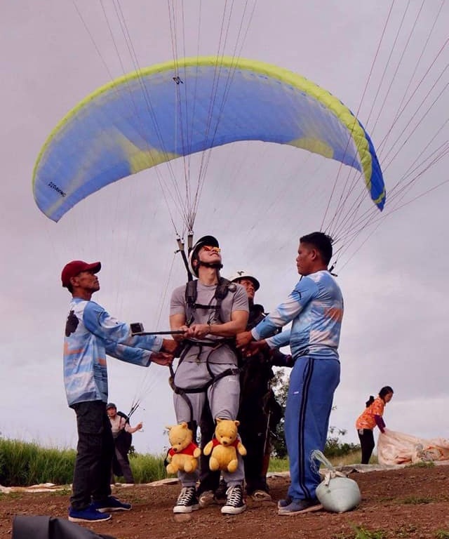 Paragliding in Rizal preparing for takeoff