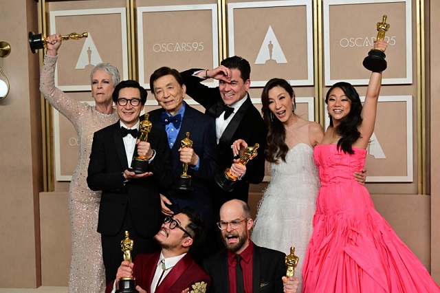 EEAAO winners with Oscars