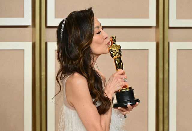 Michelle Yeoh wins Oscar