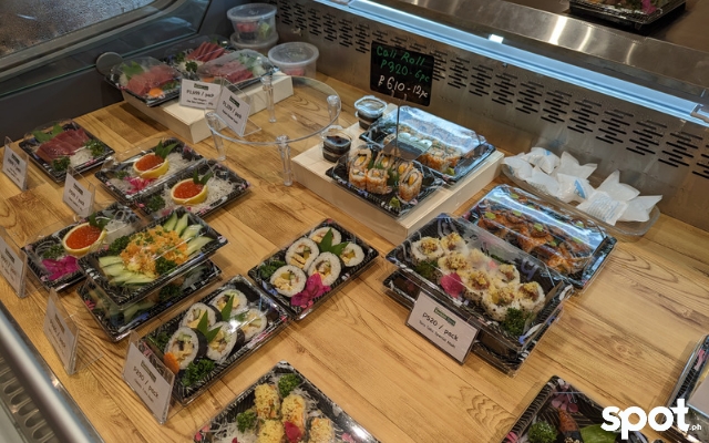 konbini robmag shelf sushi sashimi