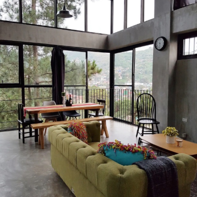 Baguio Hillhouse living room