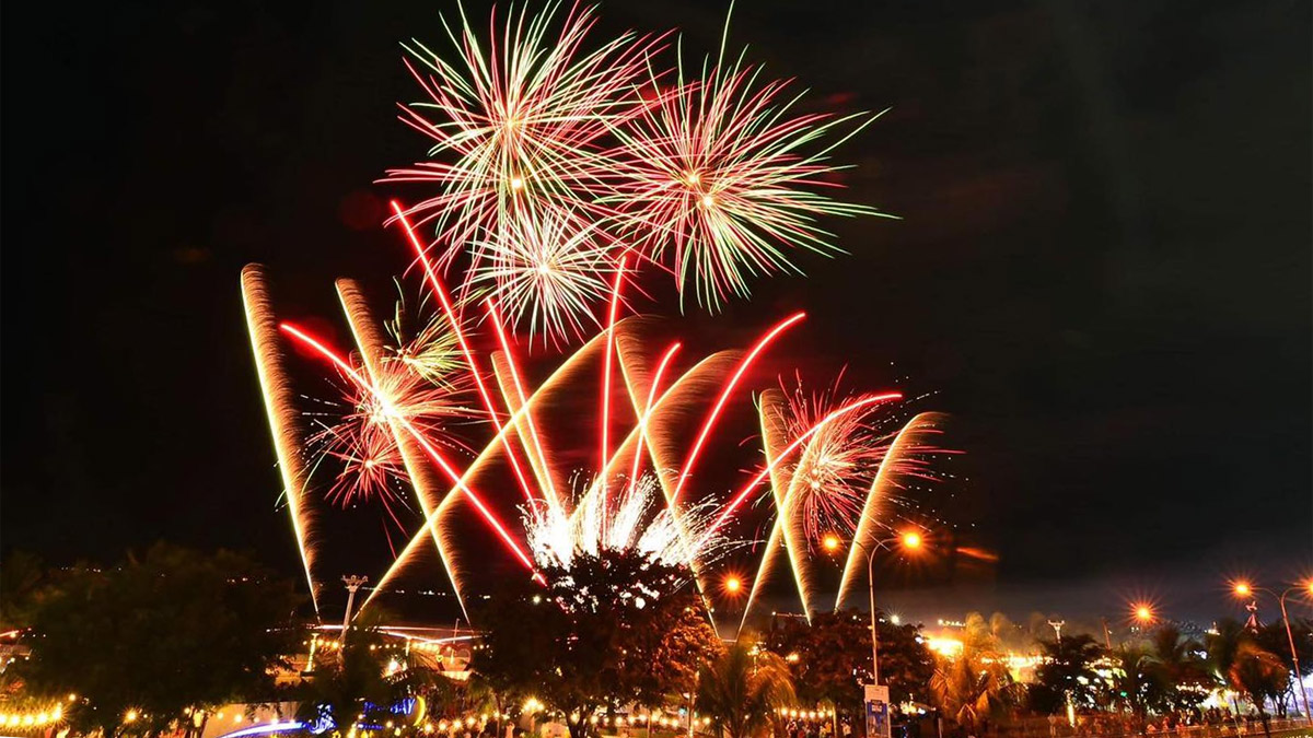 Mall of Asia Holiday Fireworks Is Back for Christmas 2023