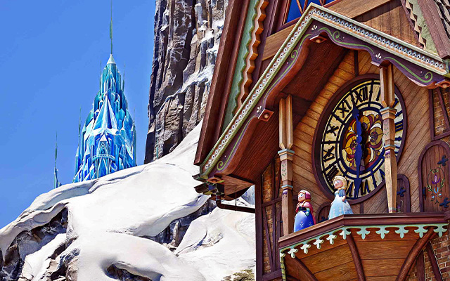 World of Frozen: Ice Palace and Clock Tower