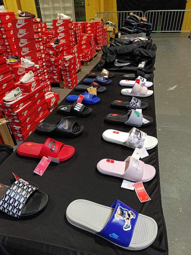 Nike discount slides outlet