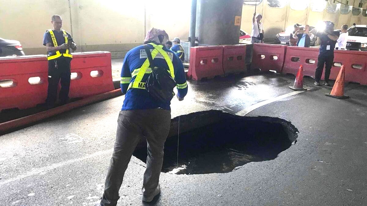 3-Meter Sinkhole Near Villamor, Pasay City Reported