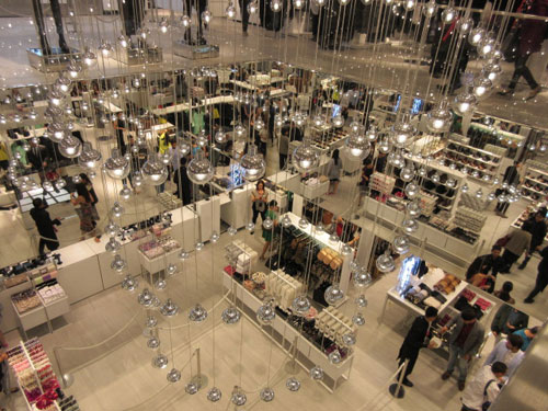 H&m 2025 trinoma floor