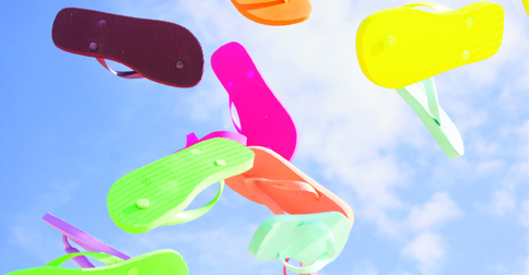 Havaianas welcomes the summer with bag-painting workshops + more
