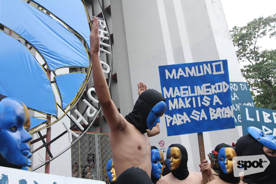 Runner Poses like the Oblation Statue