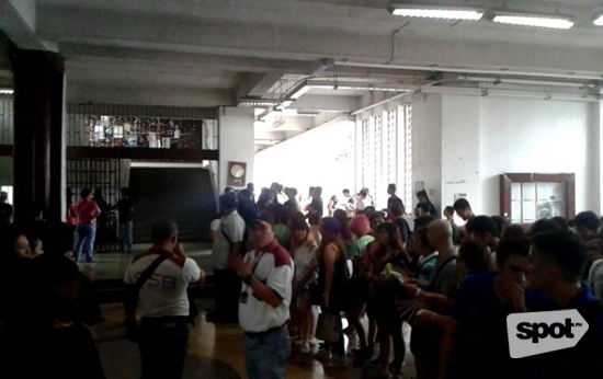 Crowd Waiting for the Oblation Run