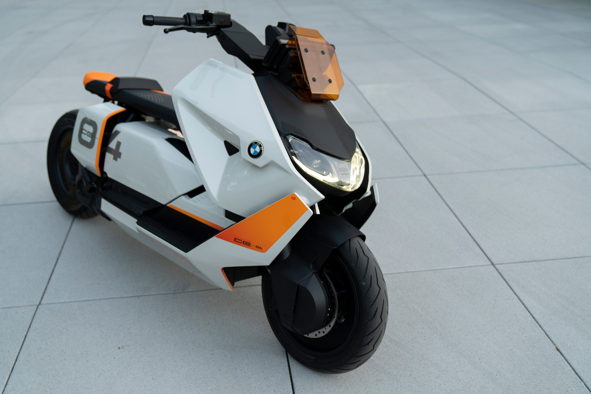 21 Bmw Motorrad Definition Ce 04 Features Photos Video