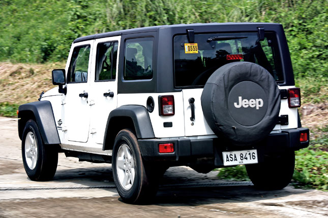 Jeep Wrangler Unlimited Sport Vs Toyota Fj Cruiser