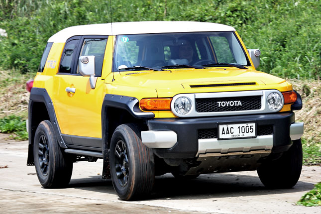 Jeep Wrangler Unlimited Sport vs. Toyota FJ Cruiser