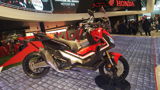 Honda, Yamaha maxi scooters face off at Milan Motorcycle Show