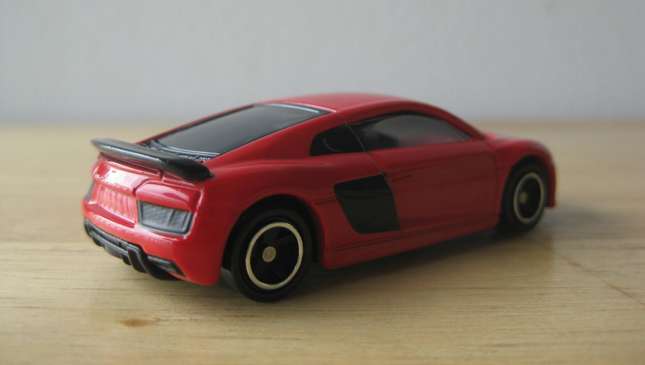 audi r8 tomica