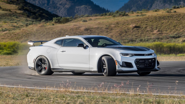 The 2019 Chevrolet Camaro ZL1 1LE gets a new 10-speed automatic